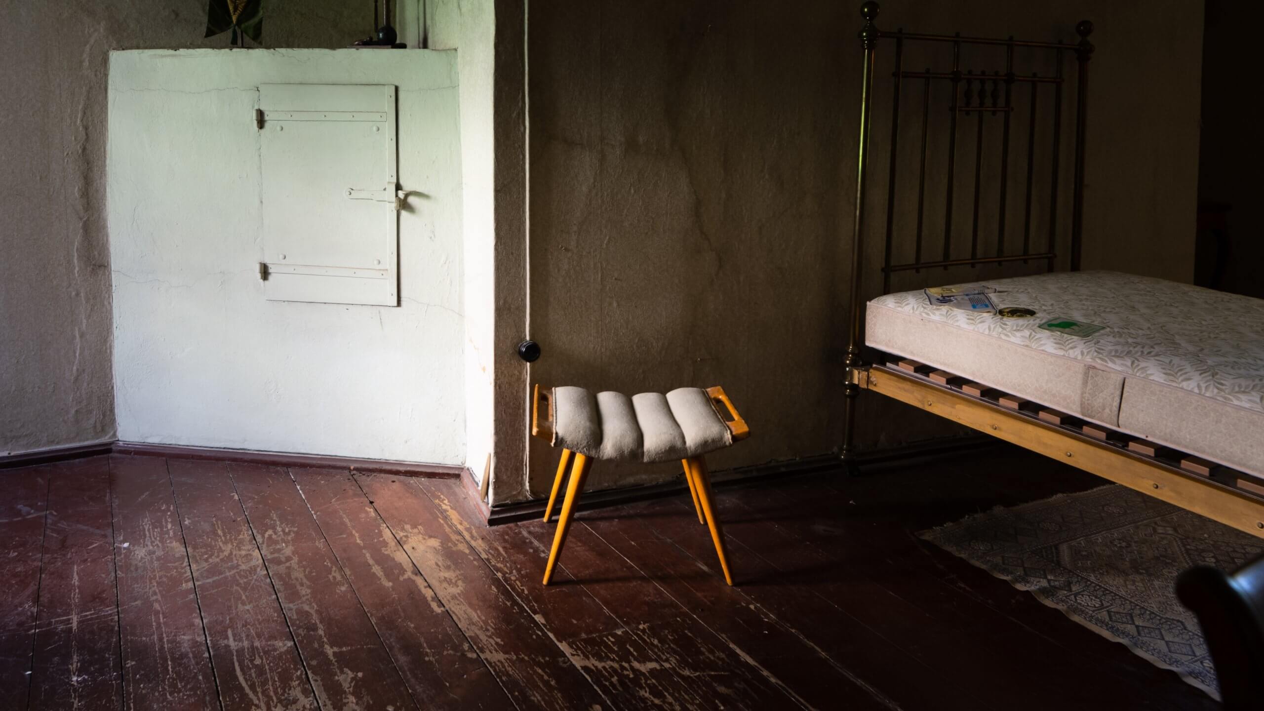 Hocker mit Bett