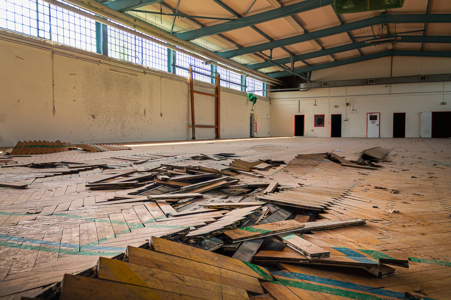 Verfallene Sporthalle der Hammersmith-Kaserne