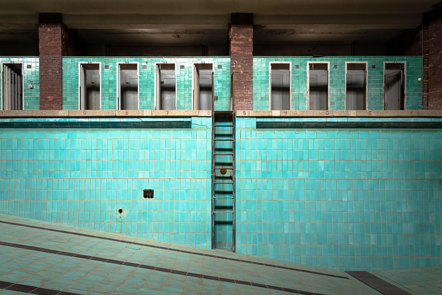 Perspektive aus dem Badebecken im Hubertusbad