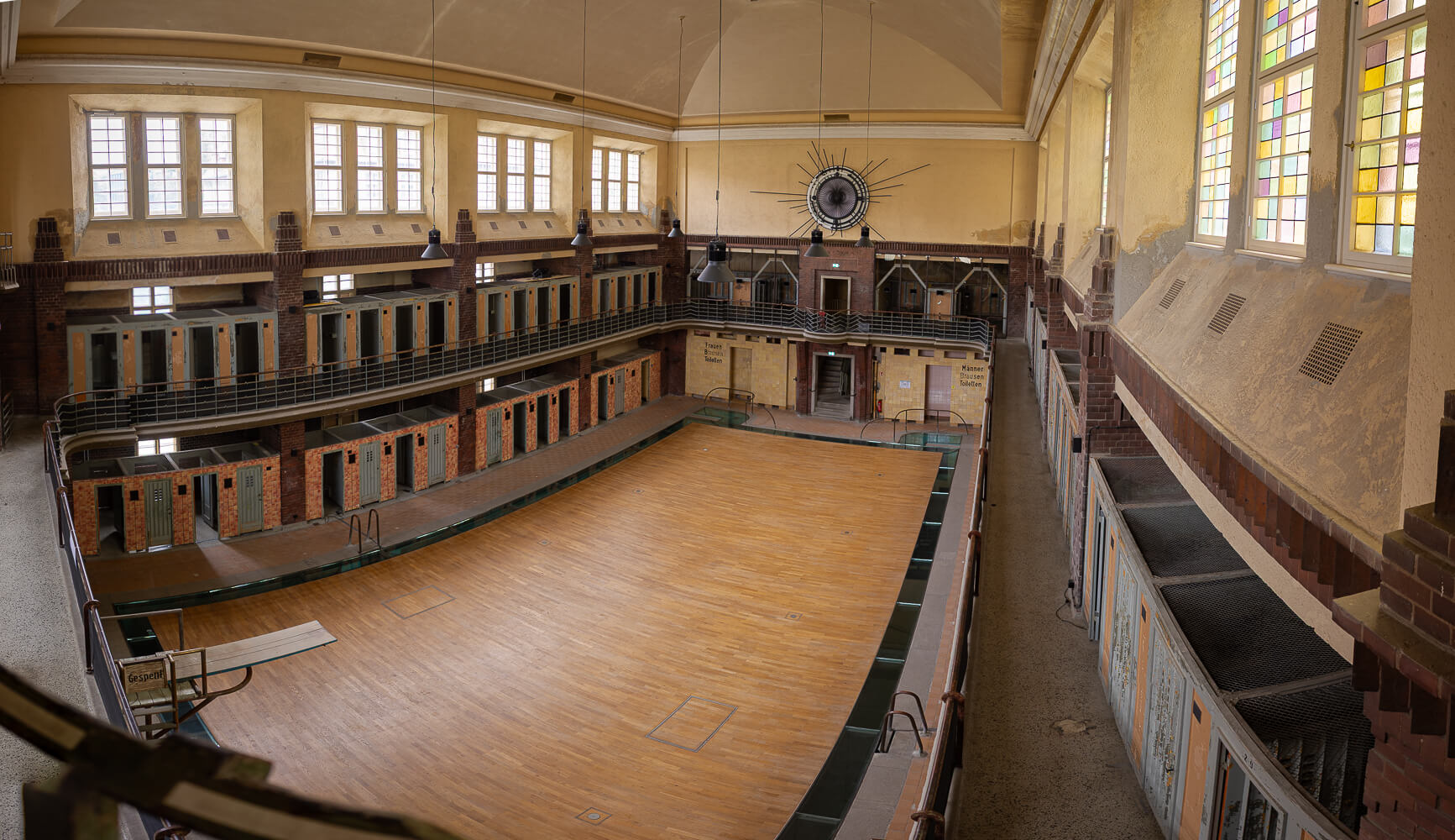 Umgebautes Frauenbecken im Hubertusbad